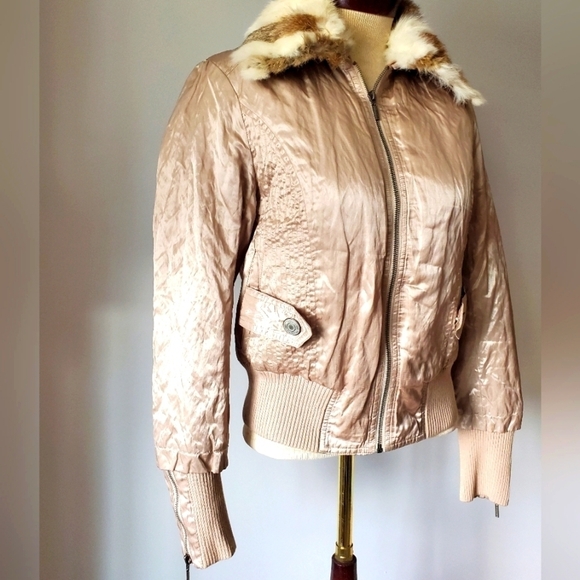 Mi-Tu gold jacket with  removable rabbit fur collar. Size 44 (US 6) - Picture 2 of 10